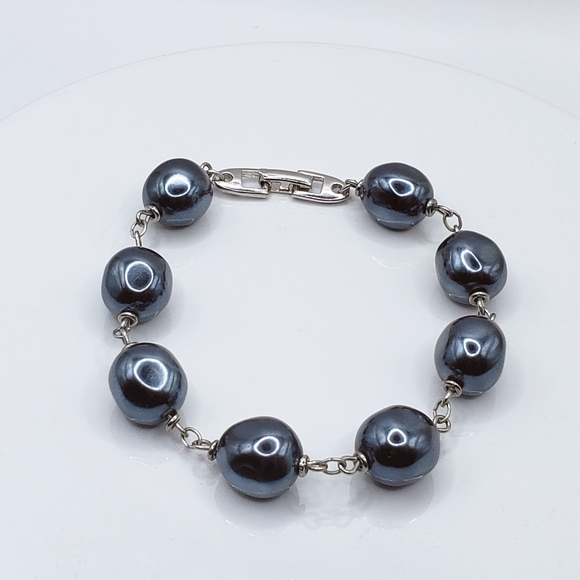 Elegant Midnight Blue Napier Pearl Bracelet - Picture 1 of 7